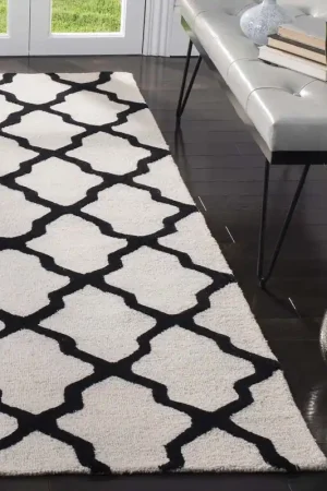 Free Returns Safavieh Cambridge Rug Collection CAM121W - Ivory / Black