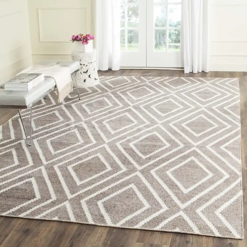 Safavieh Kilim Rug Collection KLM516E - Grey / Ivory Holiday Sale
