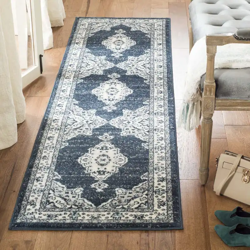 Safavieh Madison 500 Rug Collection MAD506N - Cream / Navy Super Sale