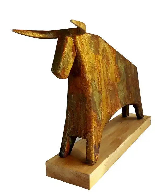 ▷ Toro 33 by Antonio Martinez Ruiz, 2024 | Wood Sculpture Buy Online
