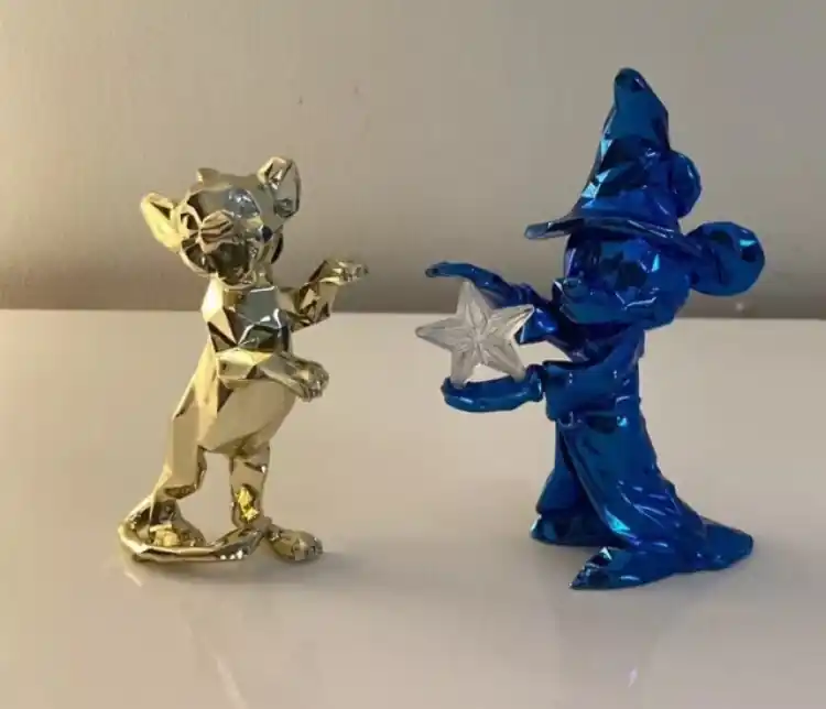 New Arrival ▷ Duo pin’s Mickey et Simba by Richard Orlinski, 2015 | Resin Design
