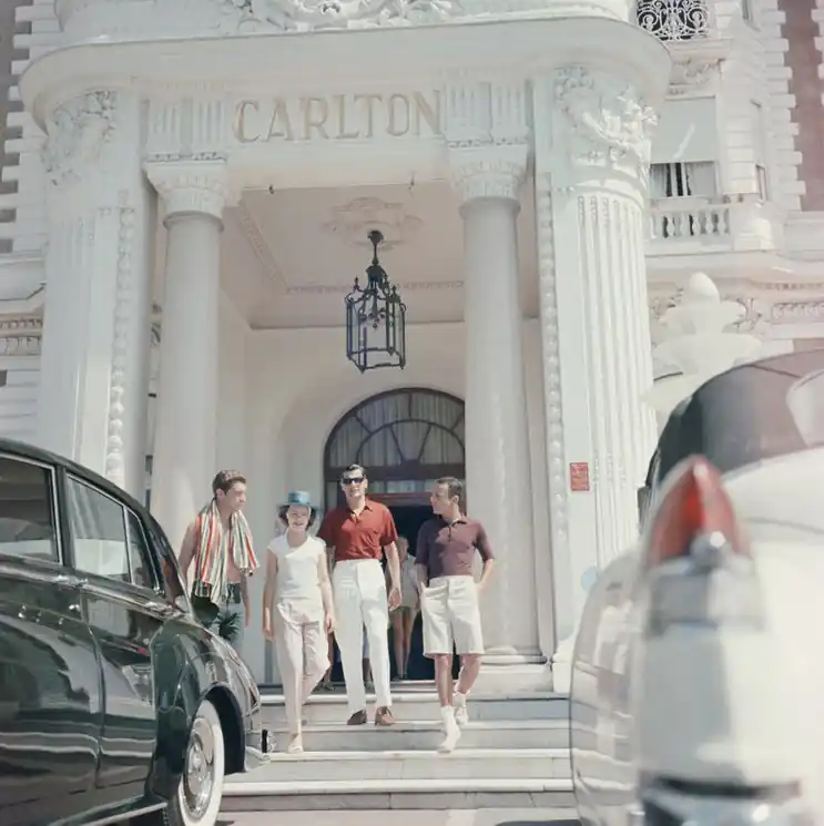 ▷ Staying at the Carlton by Slim Aarons, 1958 | C-print Today Only