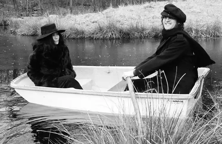 ▷ John Lennon and Yoko Ono, Greenwich, Connecticut, 1973 by Bob Gruen, 2000 | Analogue Photography Direct From Manufacturer